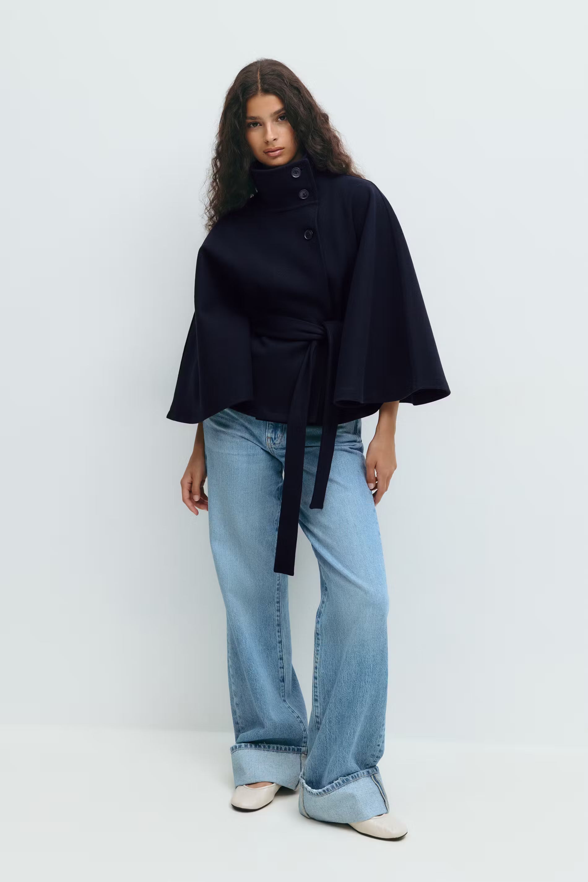 Loreza Capejas | Elegante Damesjas met Ceintuur & Hoge Kraag