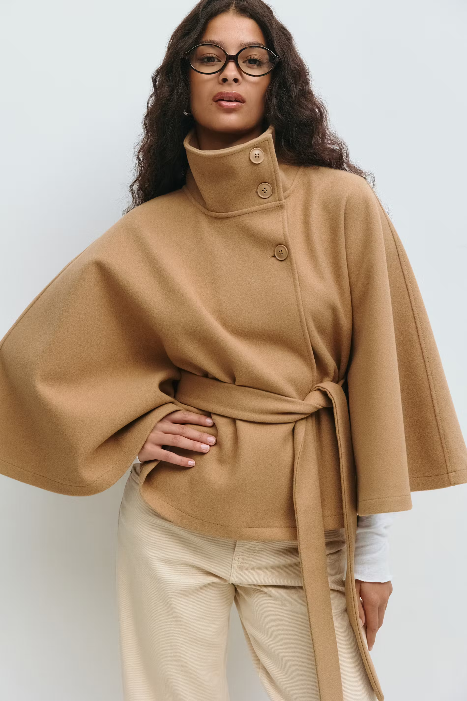 Loreza Capejas | Elegante Damesjas met Ceintuur & Hoge Kraag