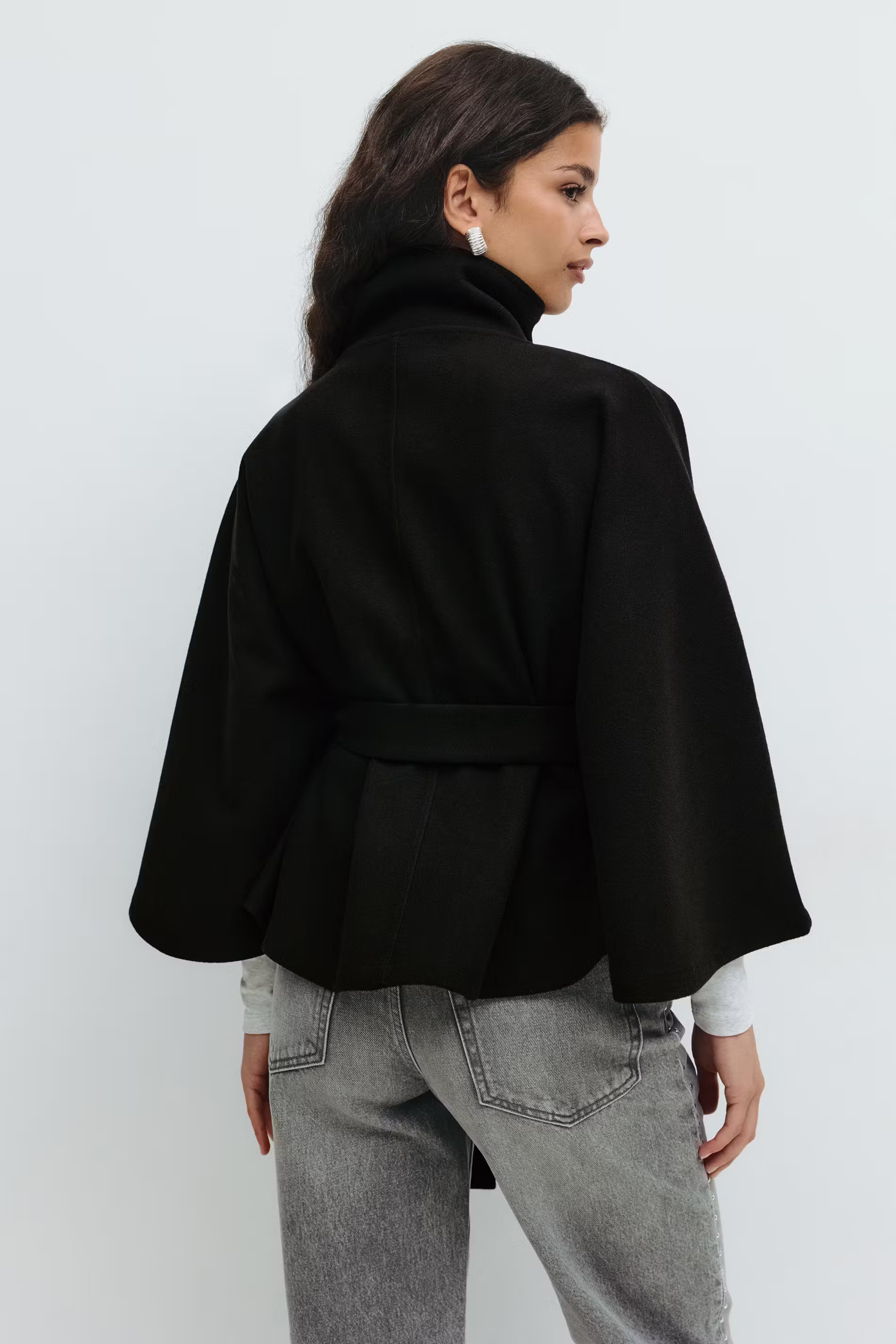 Loreza Capejas | Elegante Damesjas met Ceintuur & Hoge Kraag