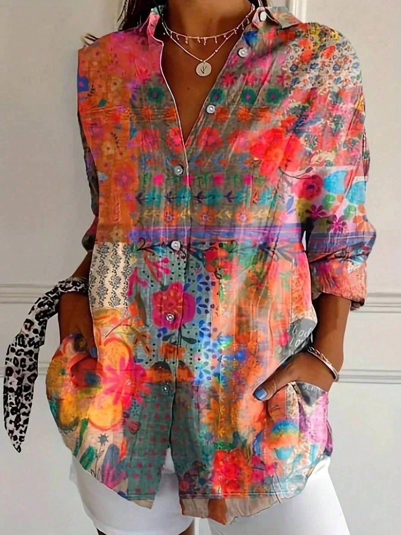 Astrid™ | Kleurrijke blouse met knopen – Lichte stof & snel uitverkocht