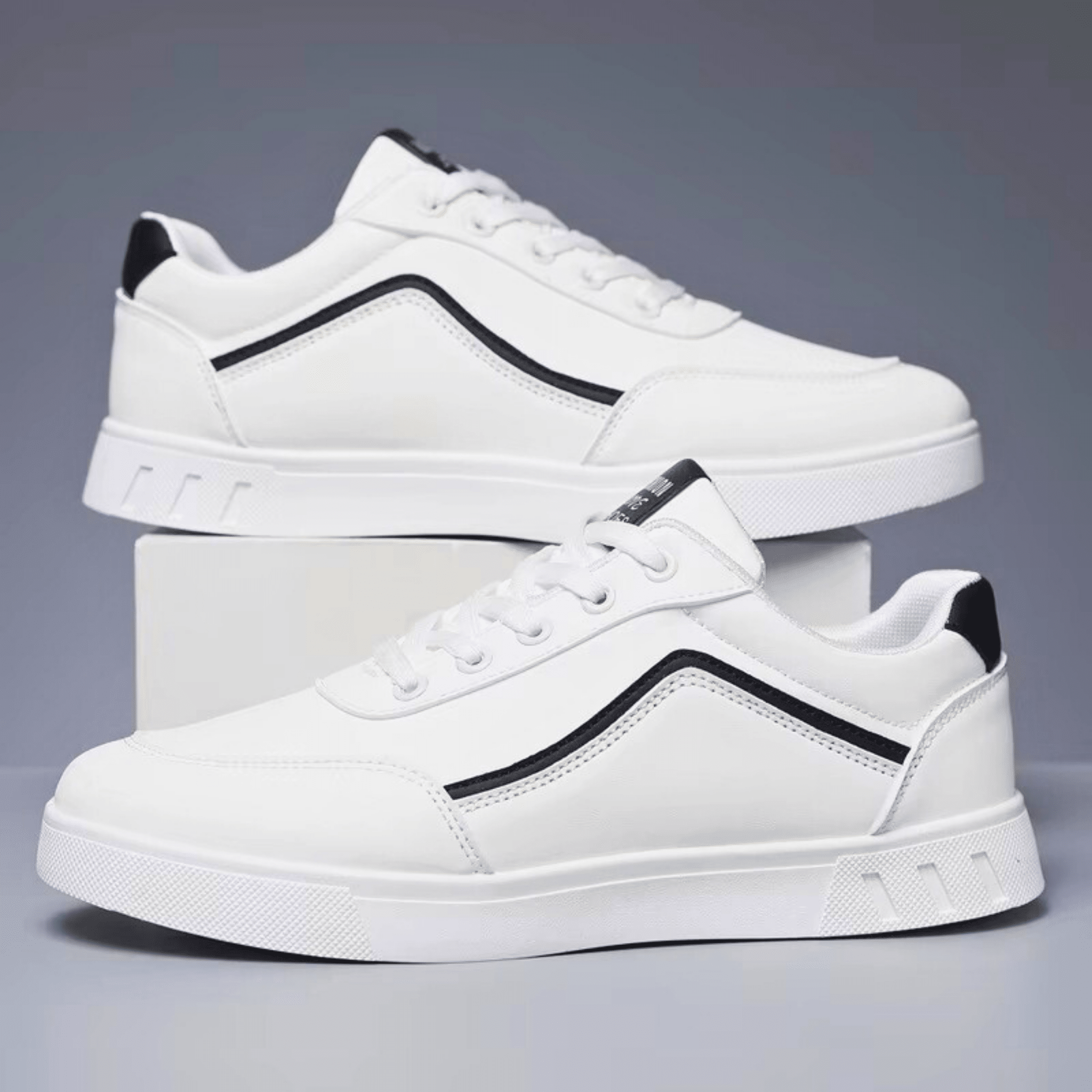De Caspian Sneaker