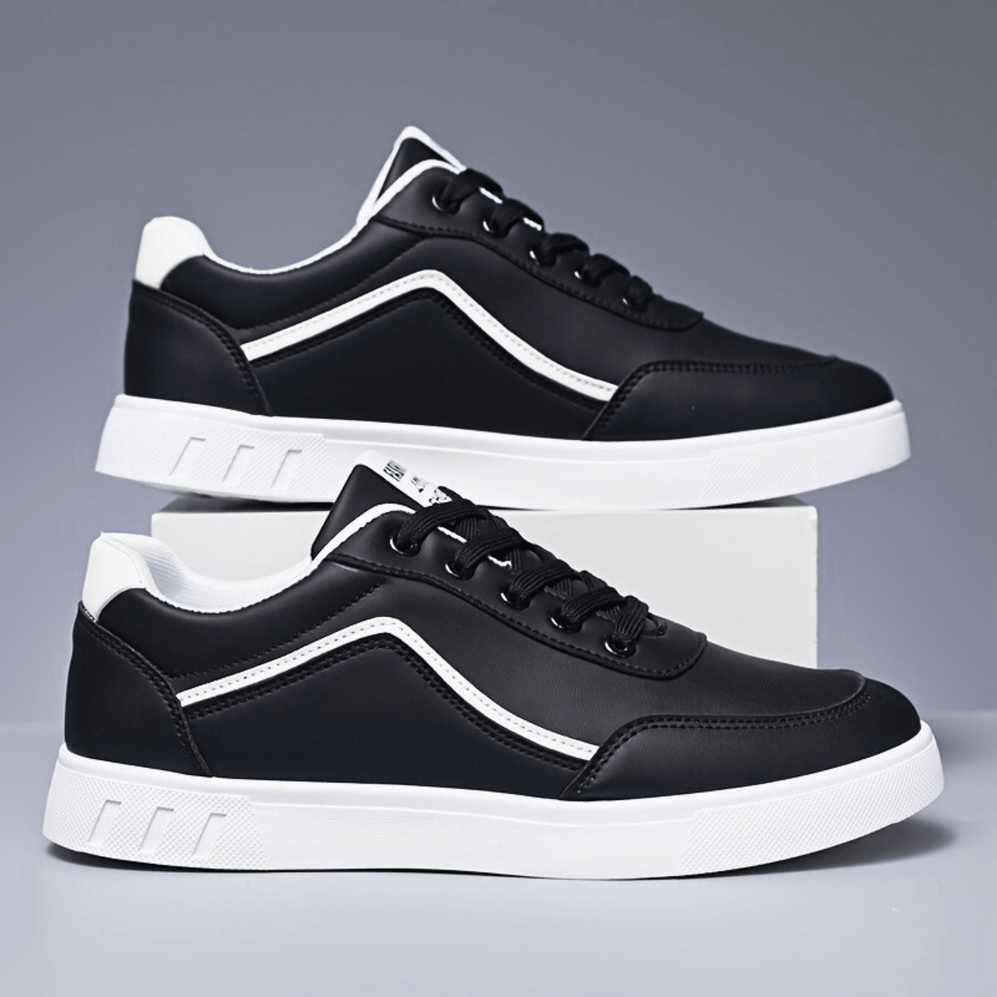 De Caspian Sneaker