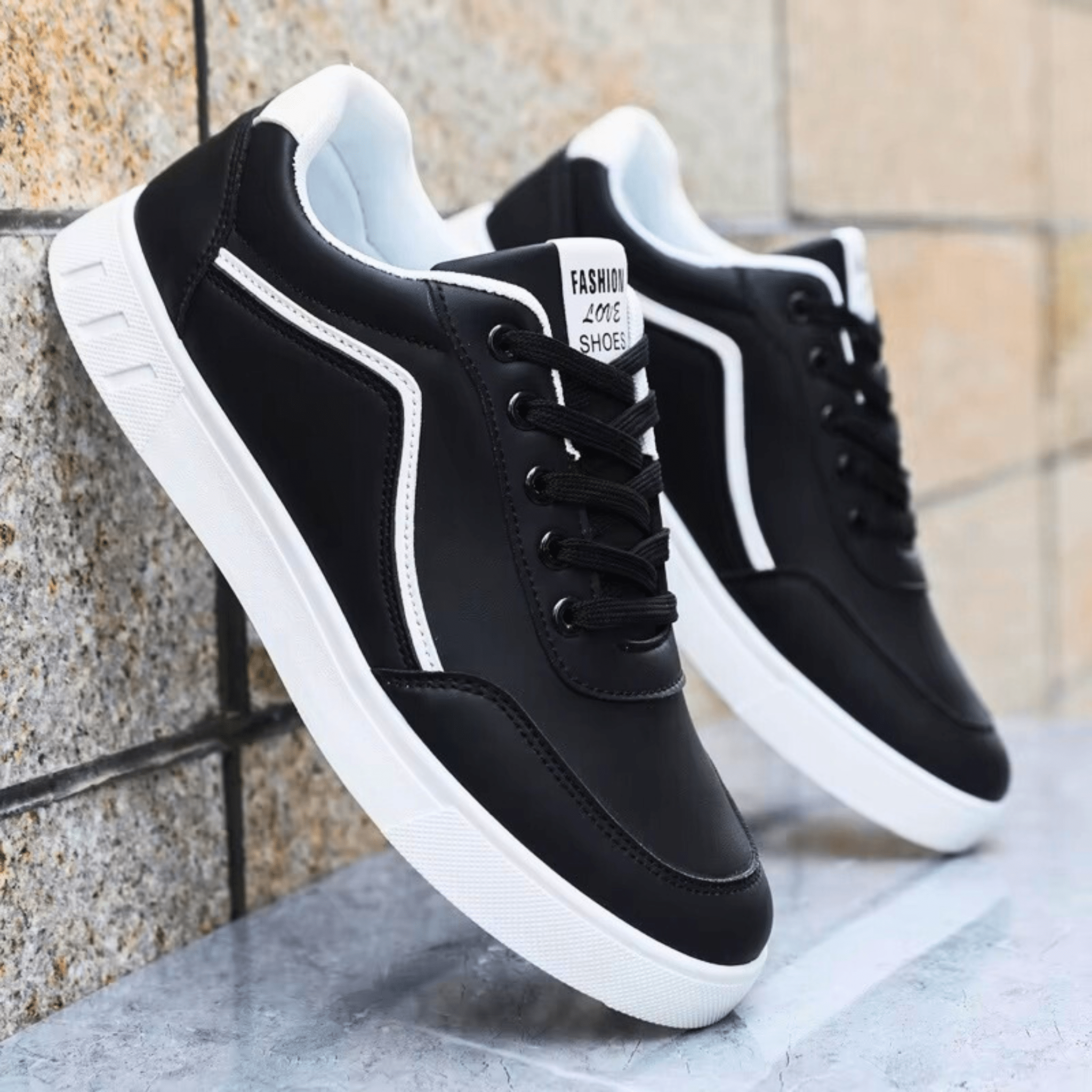 De Caspian Sneaker