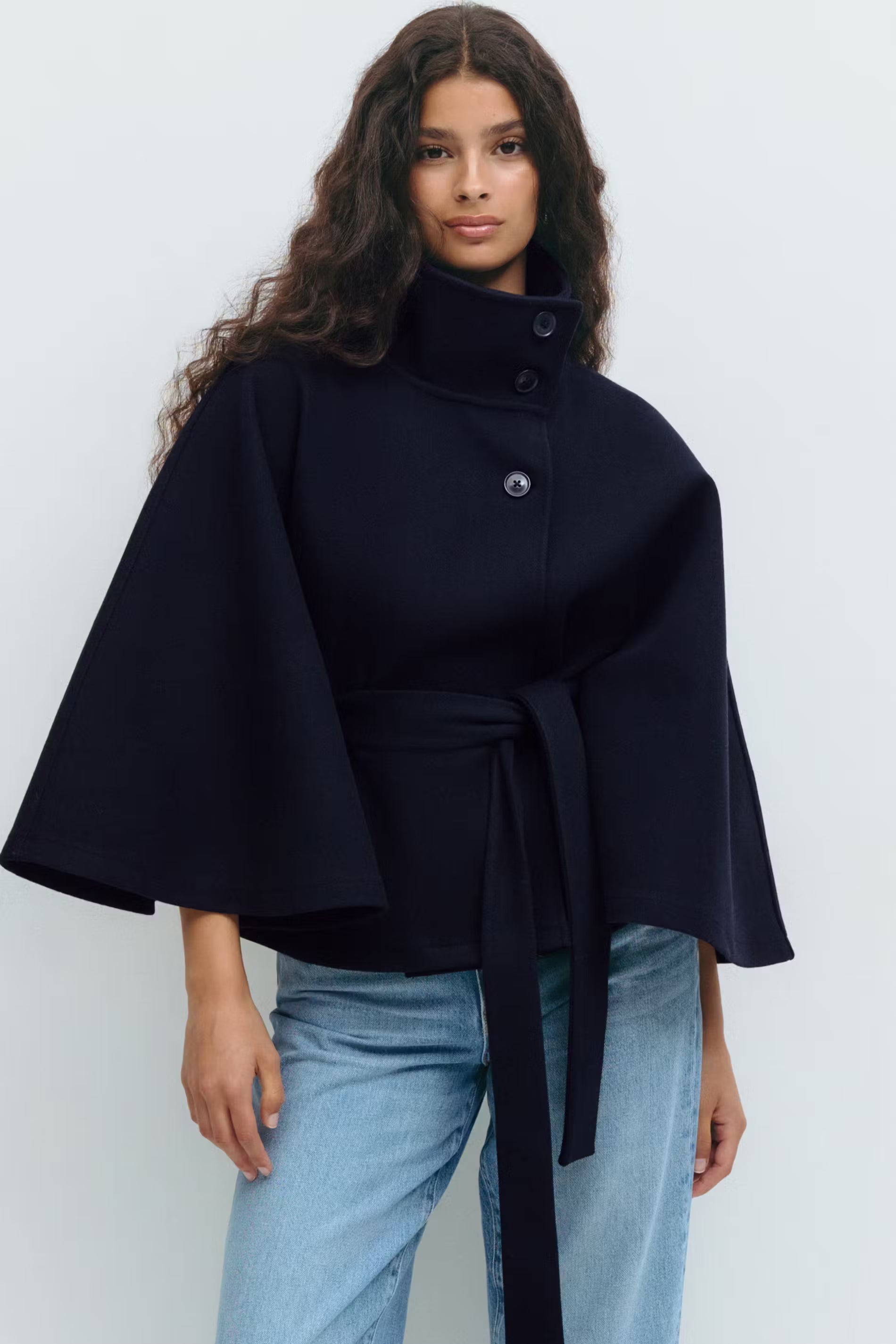 Loreza Capejas | Elegante Damesjas met Ceintuur & Hoge Kraag