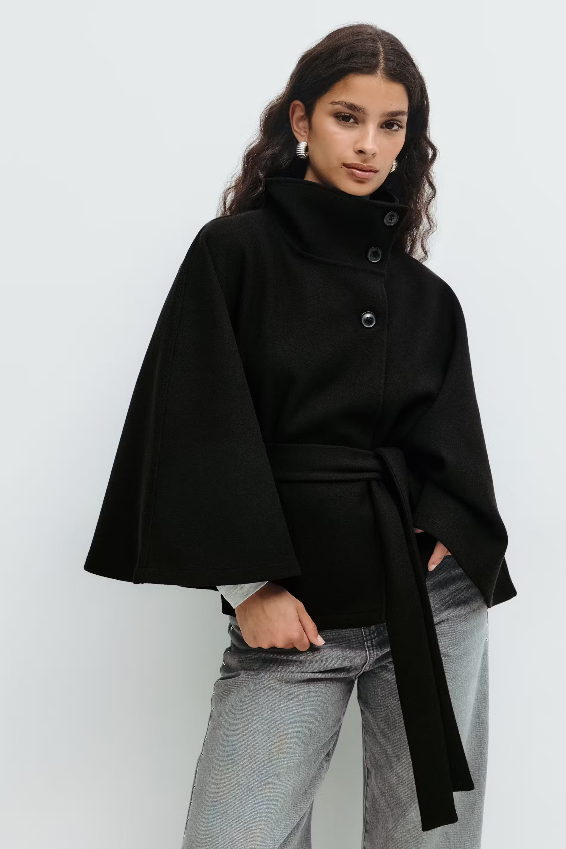 Loreza Capejas | Elegante Damesjas met Ceintuur & Hoge Kraag