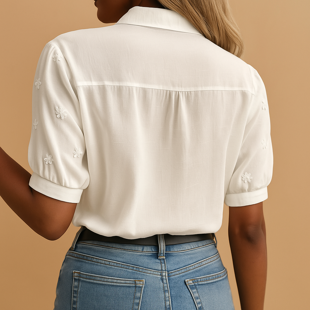 Cato™ | Geborduurde Blouse – Ingetogen Luxe & Soepele Pasvorm