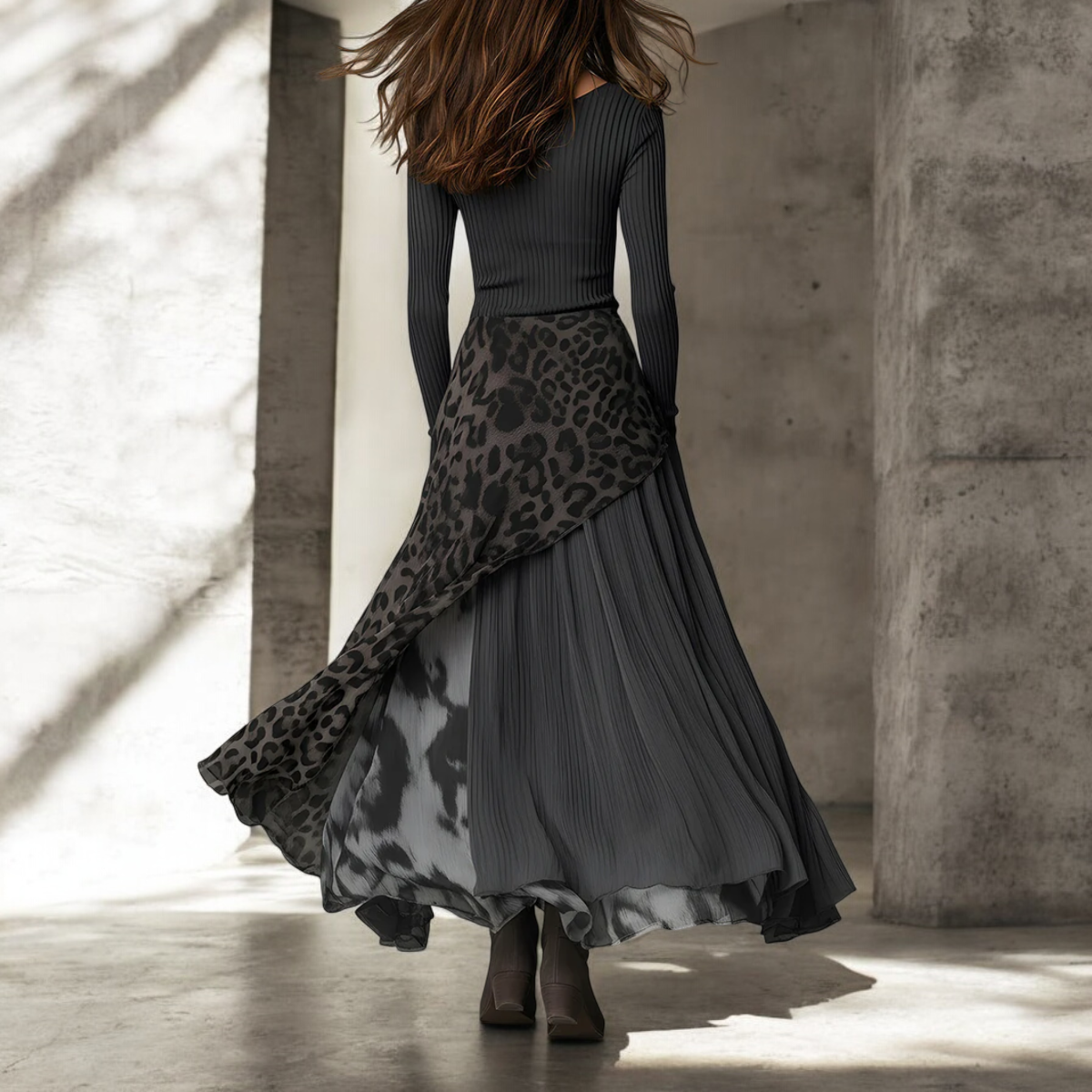 Fenna™ | Lange Jurk met Luipaardaccent – Gedurfde Elegantie & Vloeiende Vrouwelijkheid