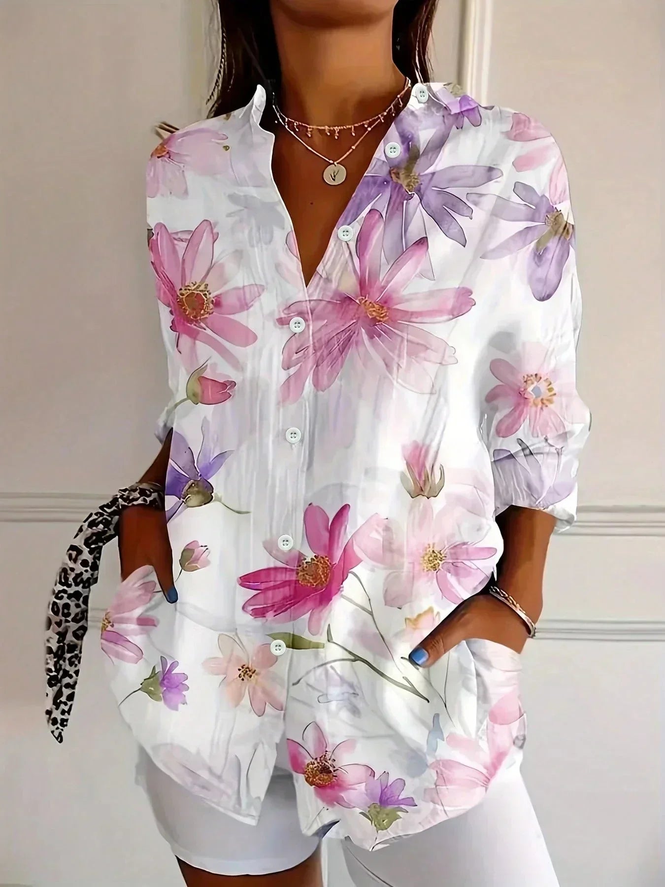 Astrid™ | Kleurrijke blouse met knopen – Lichte stof & snel uitverkocht