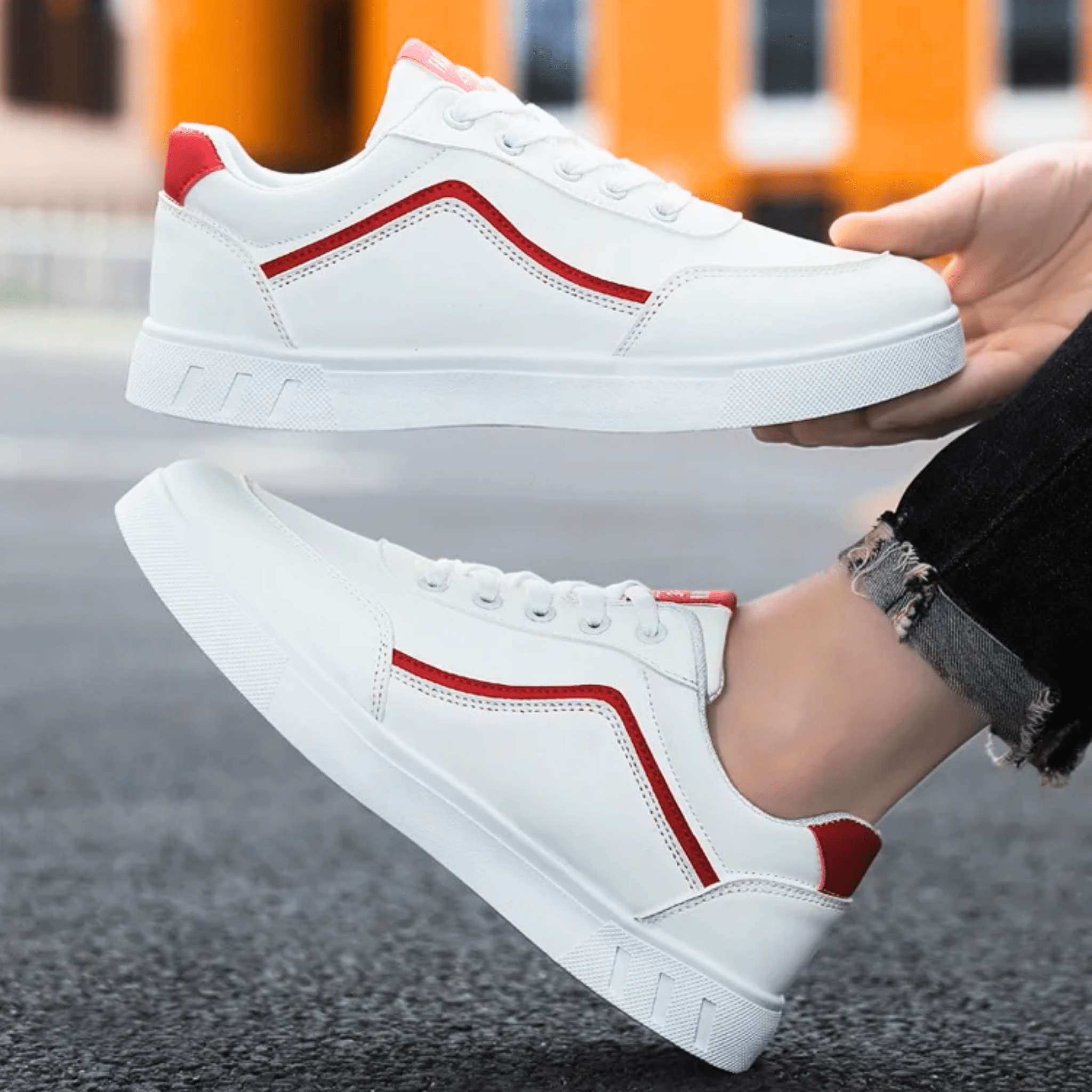 De Caspian Sneaker