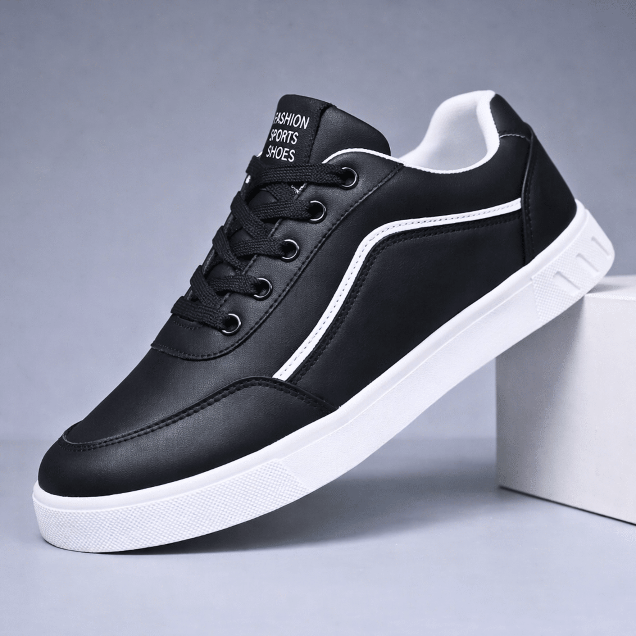 De Caspian Sneaker