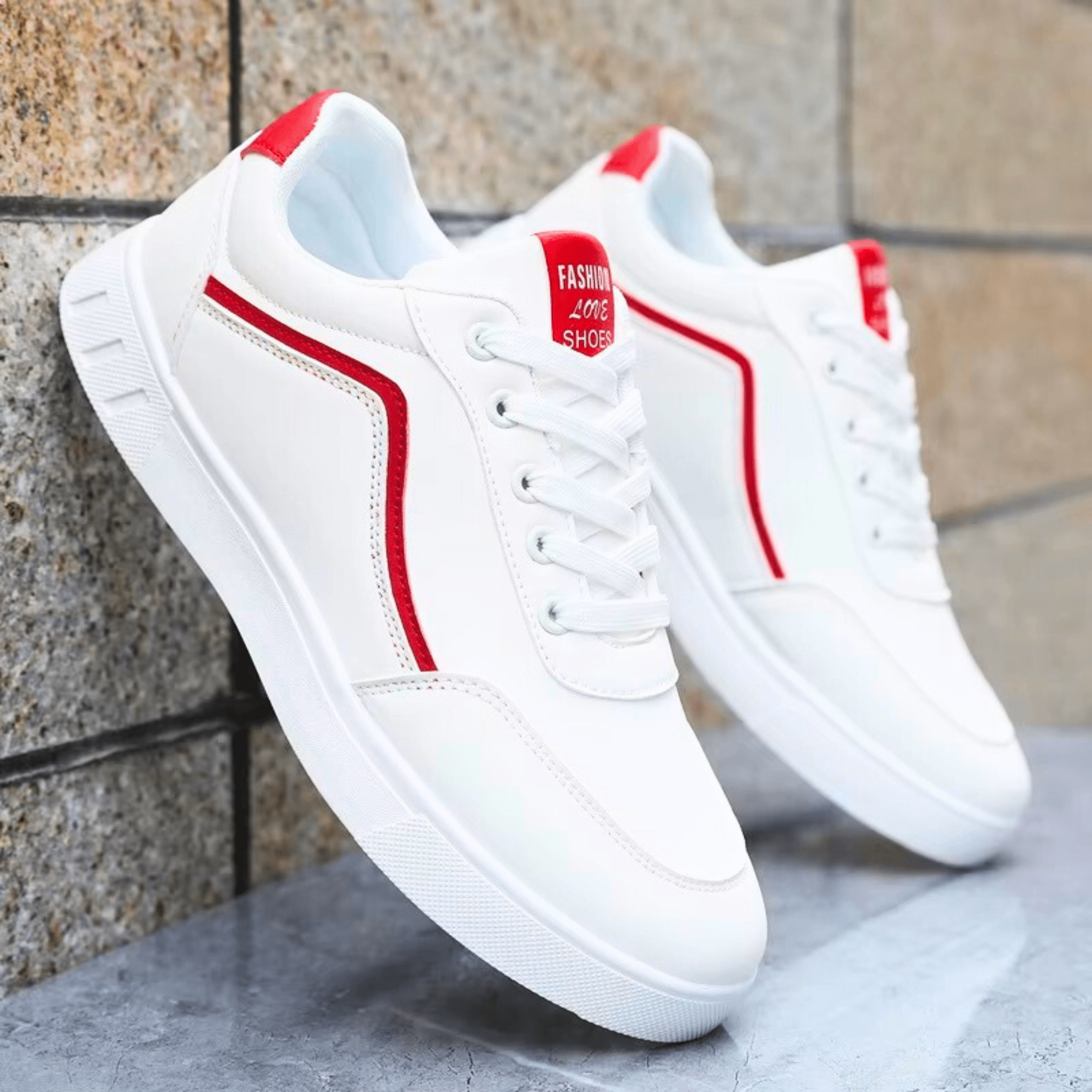 De Caspian Sneaker