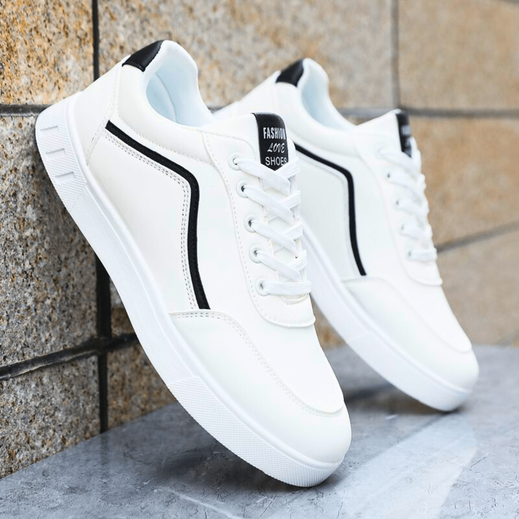 De Caspian Sneaker